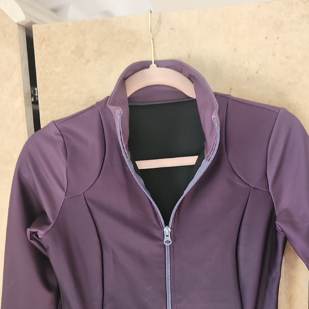 SALE! "GHOST FLOWER" Women's Workout / Exercise Jacket in 2-tones of Rich Purple - Picture 3 of 7